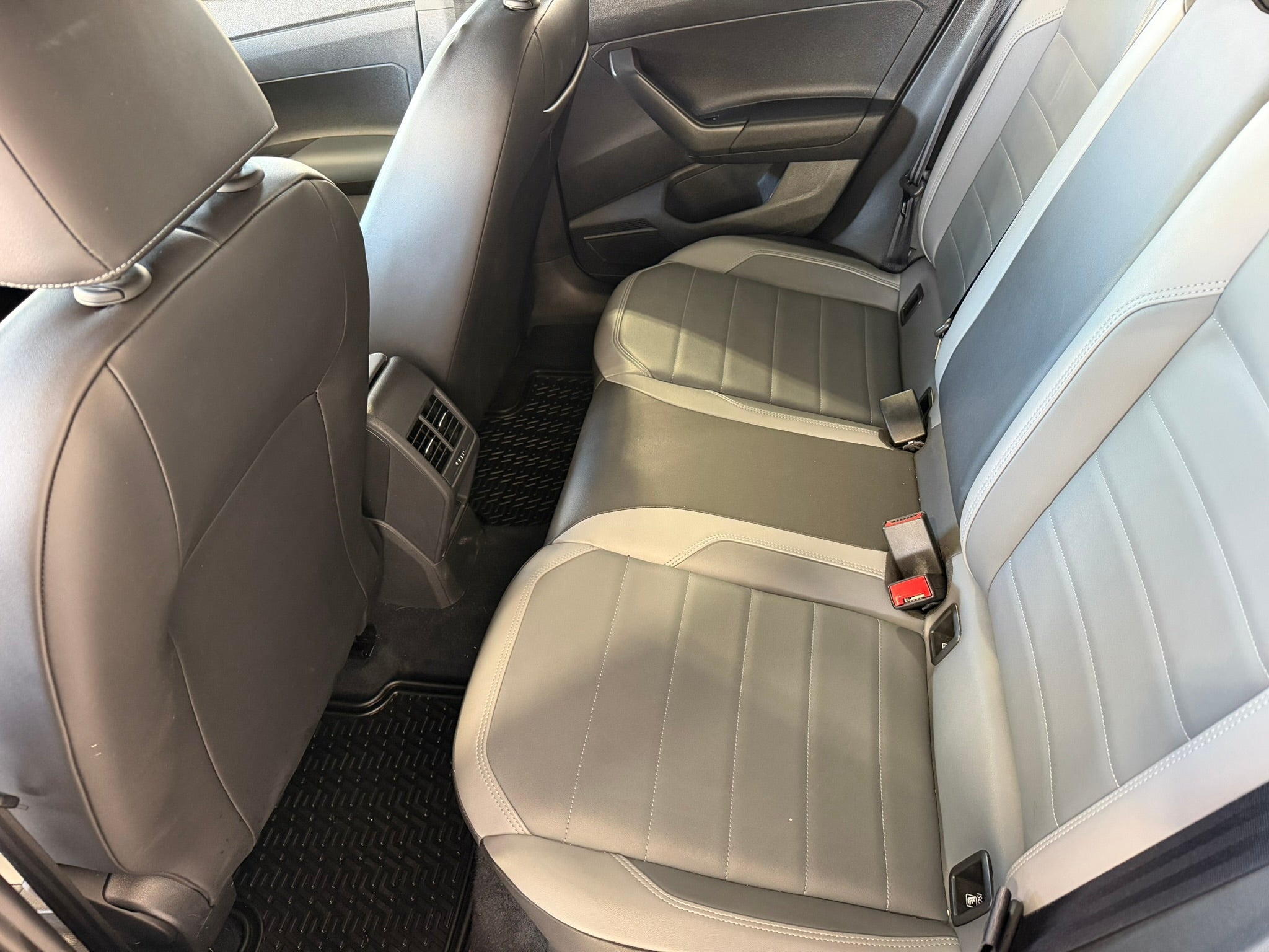 2023 Volkswagen Nivus HIGHLINE L4 1.0T 114 CP 5 PUERTAS AUT