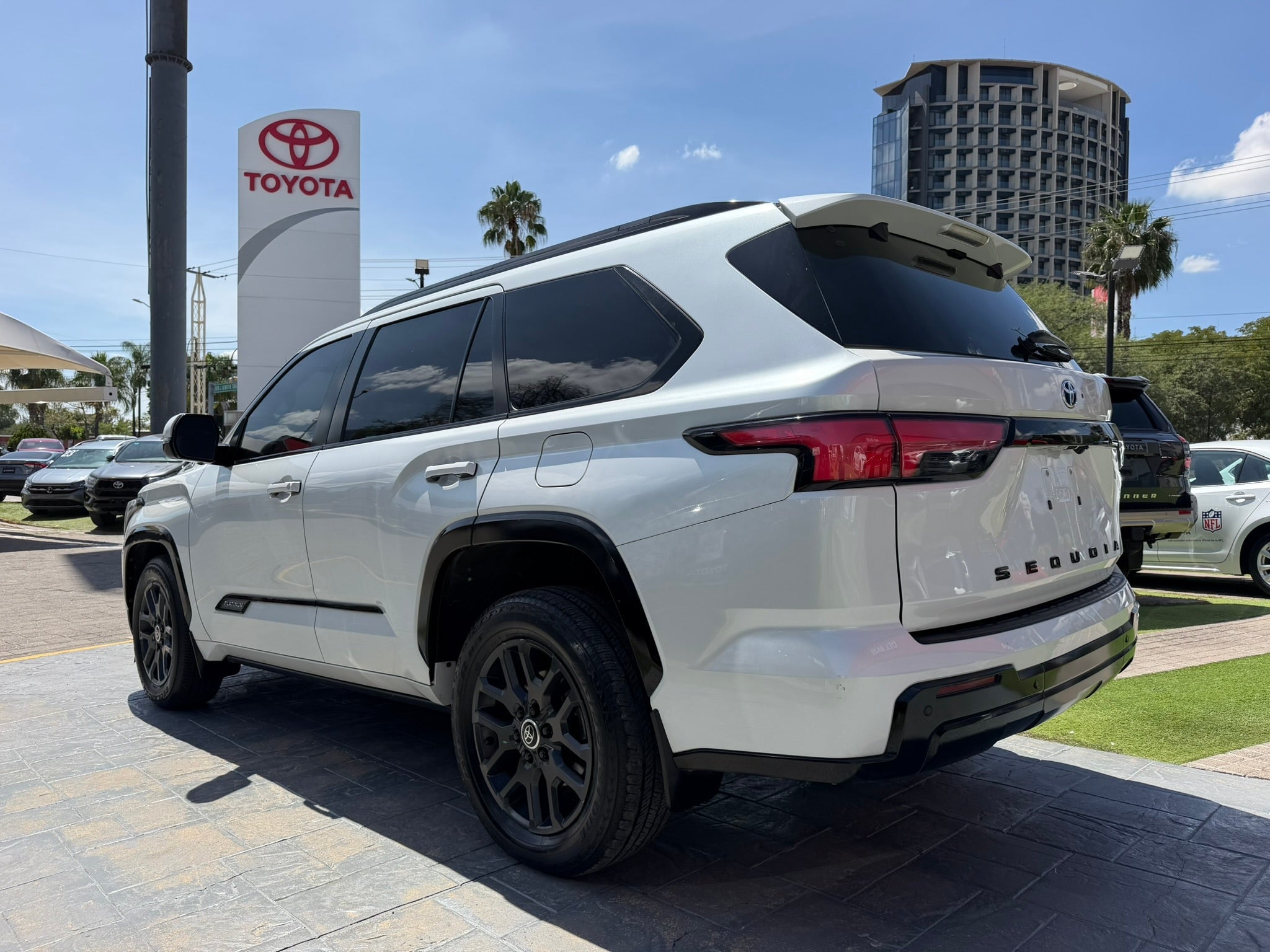 2024 Toyota Sequoia PLATINUM, 6V, 3.4L, 437 CP, AUT, HIBRIDO