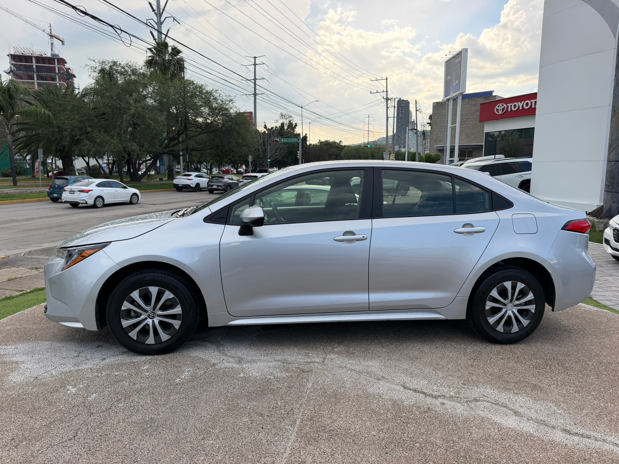 2025 Toyota Corolla LE HIBRIDO, L4, 1.8L, 138 CP, 4 PUERTAS, AUT