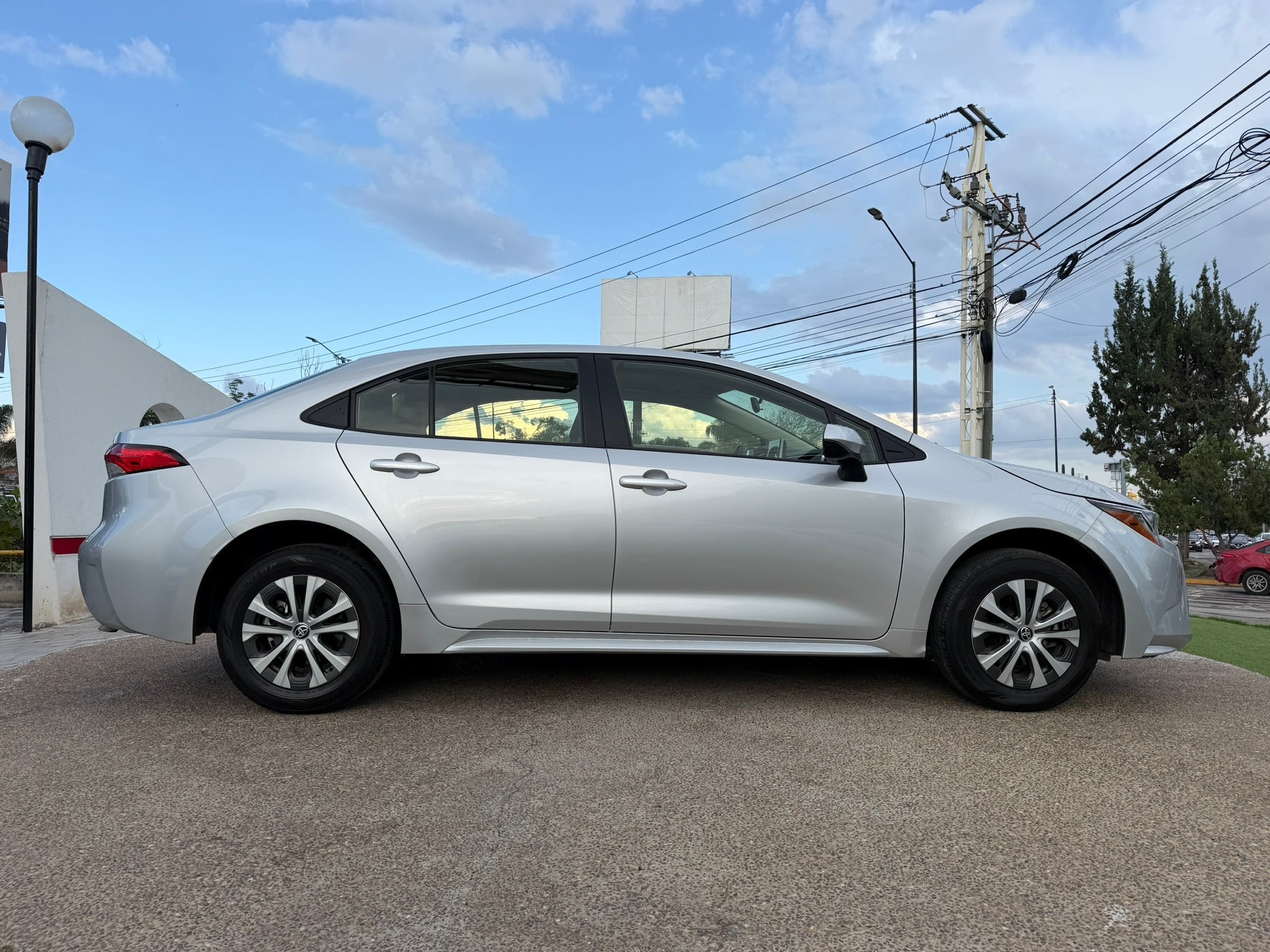 2025 Toyota Corolla LE HIBRIDO, L4, 1.8L, 138 CP, 4 PUERTAS, AUT