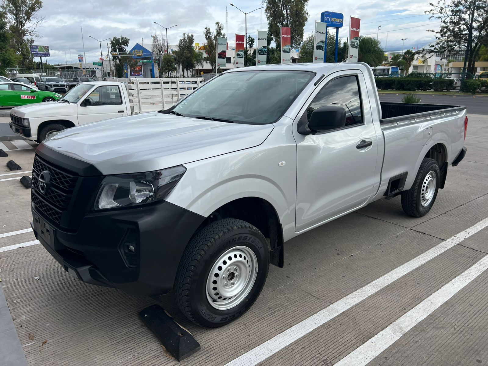 2023 Nissan NP300 PICK UP, L4, 2.5L, 166 CP, 2 PUERTAS, STD, DH, PAQ SEG