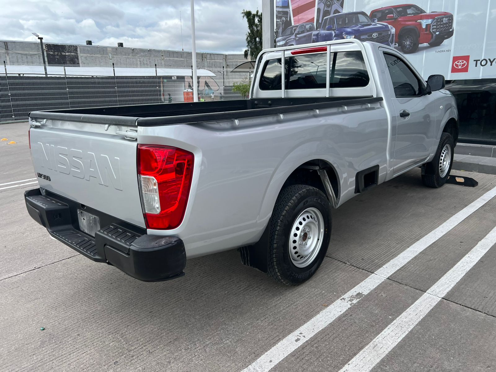 2023 Nissan NP300 PICK UP, L4, 2.5L, 166 CP, 2 PUERTAS, STD, DH, PAQ SEG