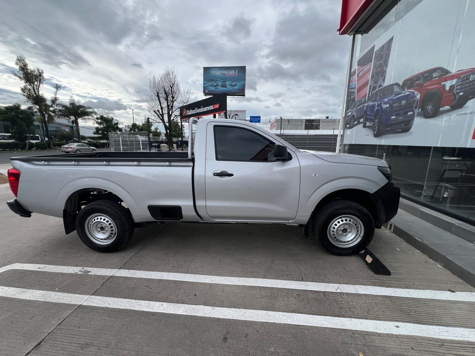 2023 Nissan NP300 PICK UP, L4, 2.5L, 166 CP, 2 PUERTAS, STD, DH, PAQ SEG