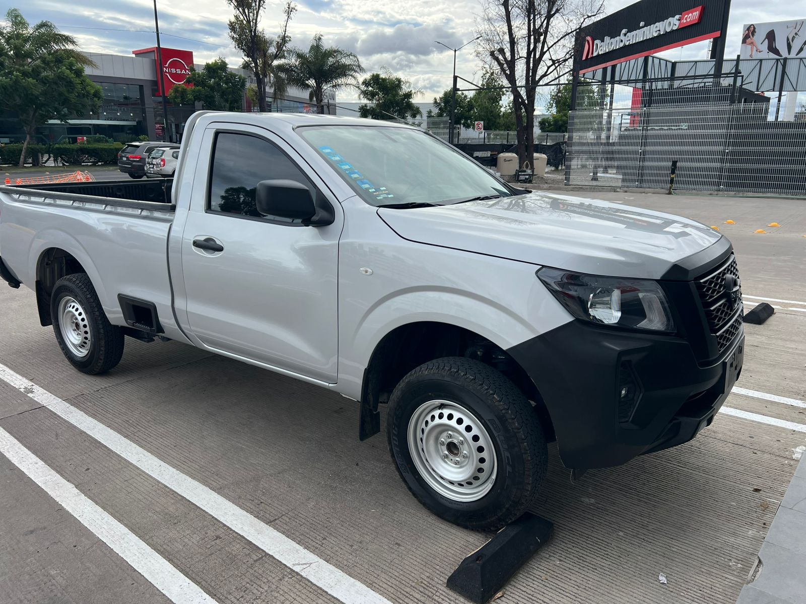 2023 Nissan NP300 PICK UP, L4, 2.5L, 166 CP, 2 PUERTAS, STD, DH, PAQ SEG
