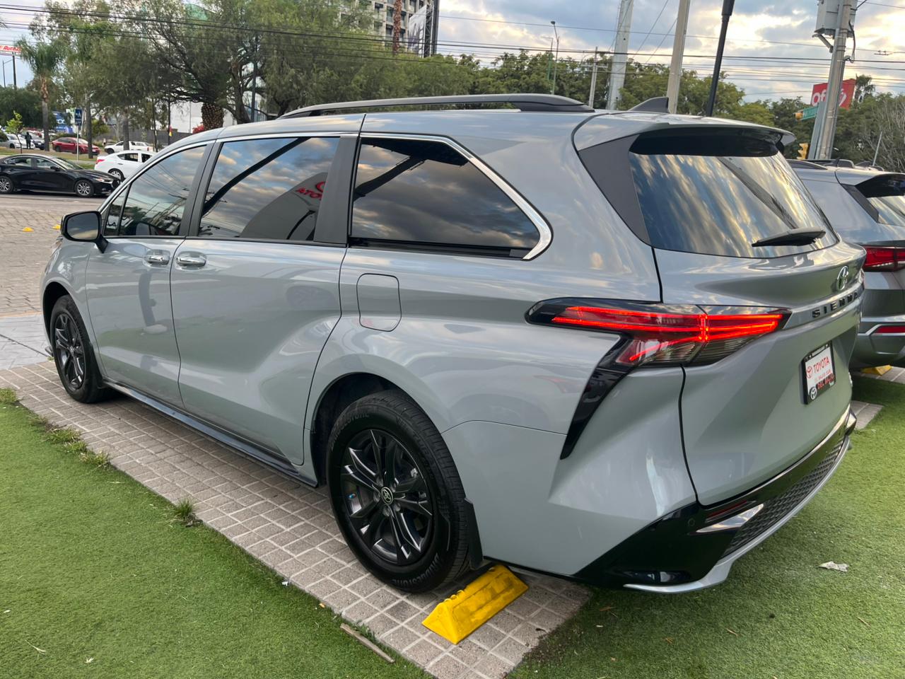 2024 Toyota Sienna XSE, L4, 2.5L, 240 CP, 5 PUERTAS, AUT, HIBRIDO