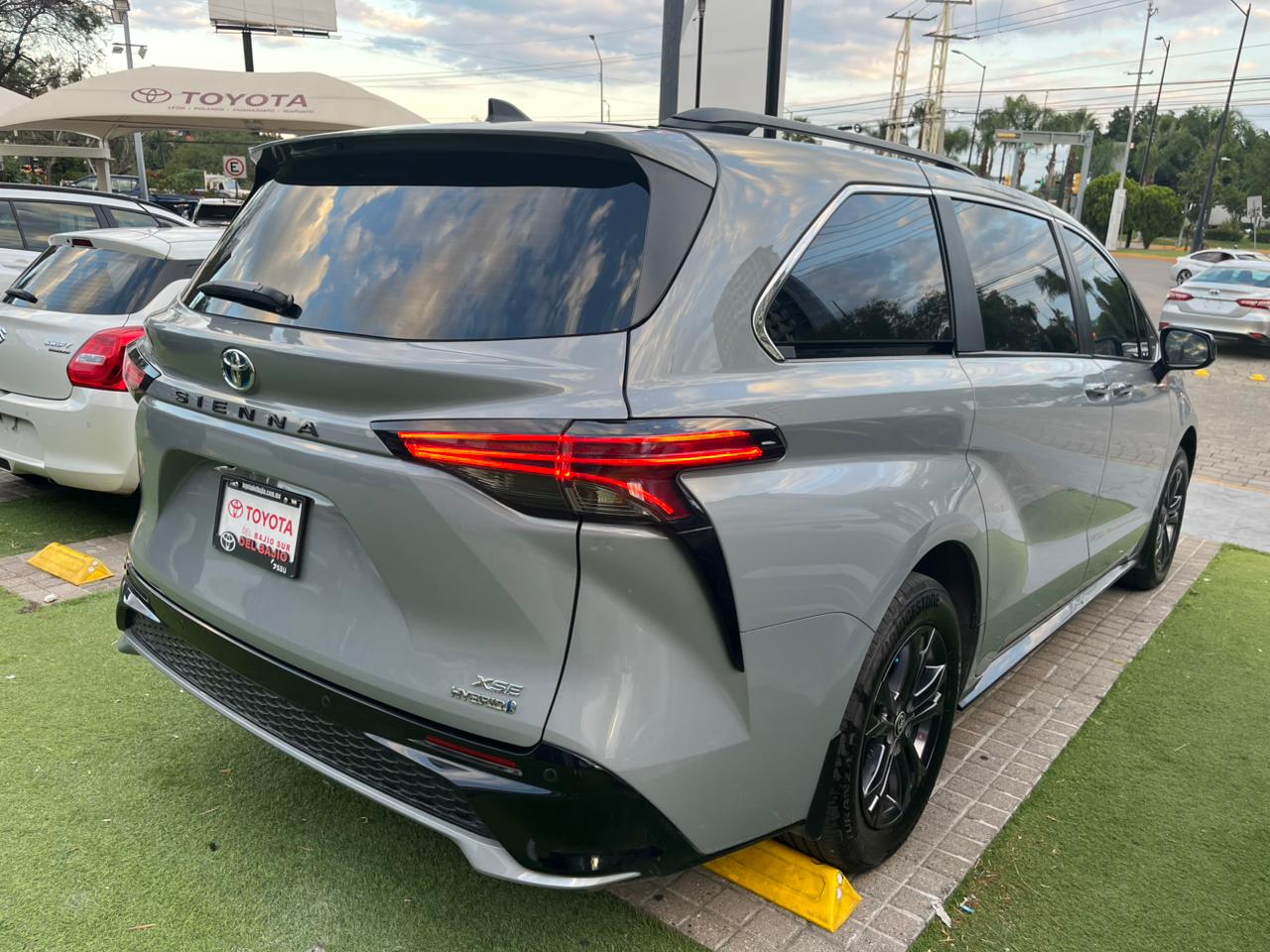 2024 Toyota Sienna XSE, L4, 2.5L, 240 CP, 5 PUERTAS, AUT, HIBRIDO