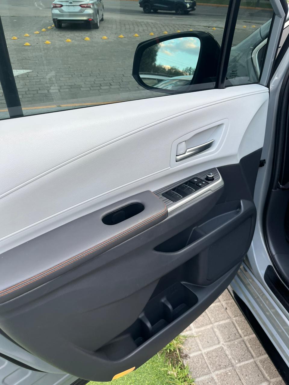 2024 Toyota Sienna XSE, L4, 2.5L, 240 CP, 5 PUERTAS, AUT, HIBRIDO