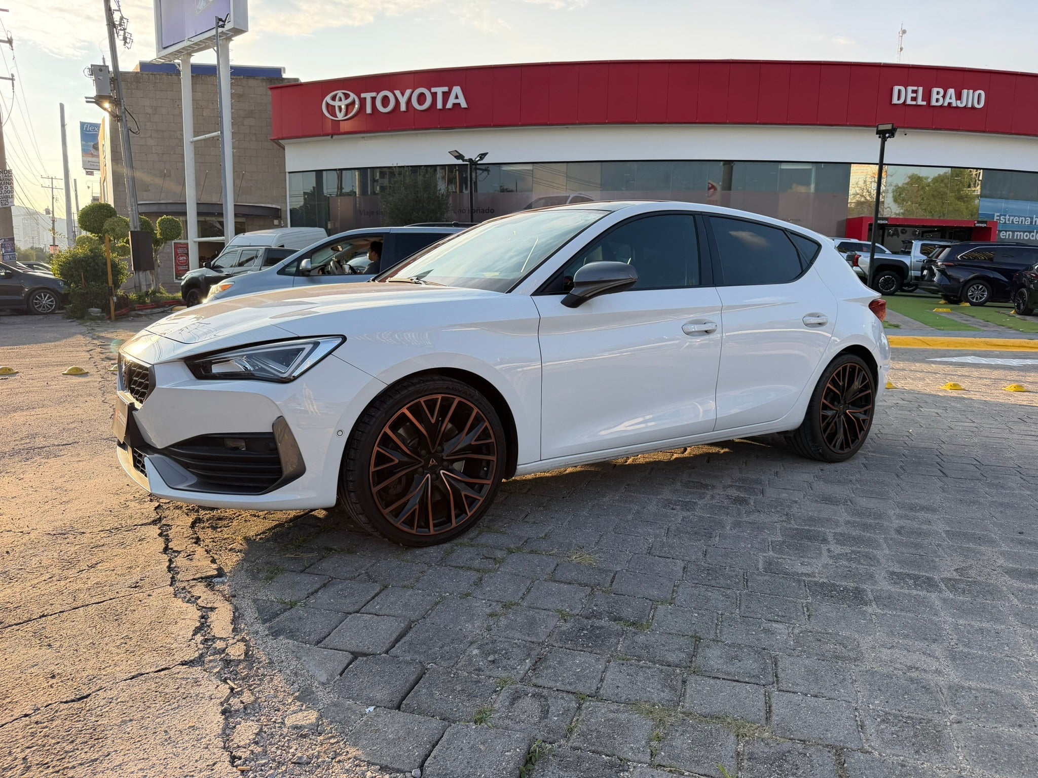 2024 Cupra León 300 CP, 2.0T, 4L,5 PUERTAS, AUT